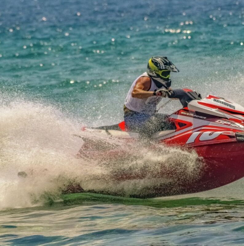 jet-ski-4279645_1920