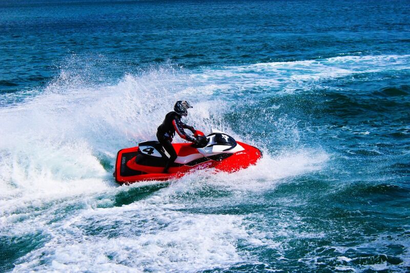 jetski-3984382_1920